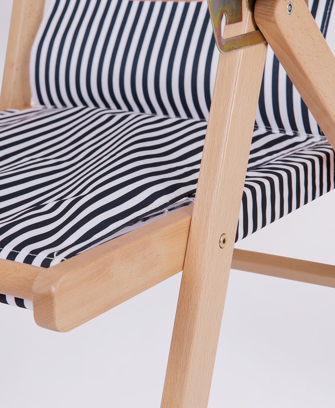 Classy Beach Chair Navy White